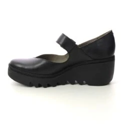 Fly London - Baxe Blu Lmj P501428-006 (black Leather) -Camel Favour fly london baxe blu lmj p501428 006 black leather wedge shoes 1691402050 028142831 06