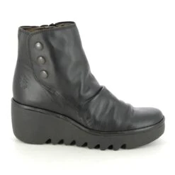 Fly London - Brom Blu P501344-008 (black Leather) -Camel Favour fly london brom blu p501344 008 black leather wedge boots 1662474036 028134431 02