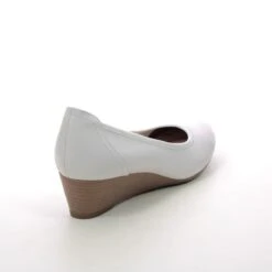 Tamaris - 22320-20-100 Quiver (white Leather) 9 Tamaris - 22320-20-100 Quiver (white Leather) -Camel Favour tamaris quiver 22320 20 100 white leather wedge shoes 1674566452 991232061 03
